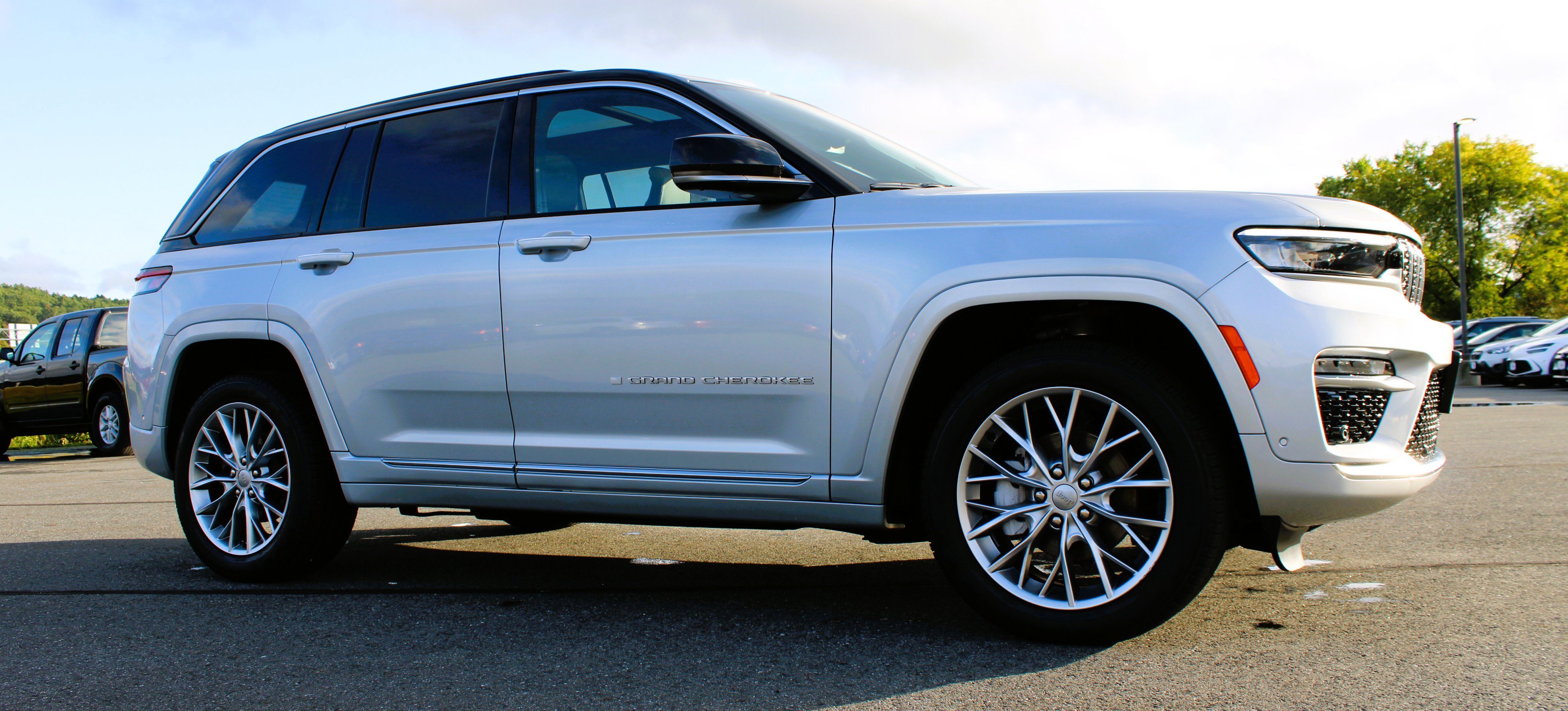 Used 2025 Silver Zynith Jeep Summit image 6