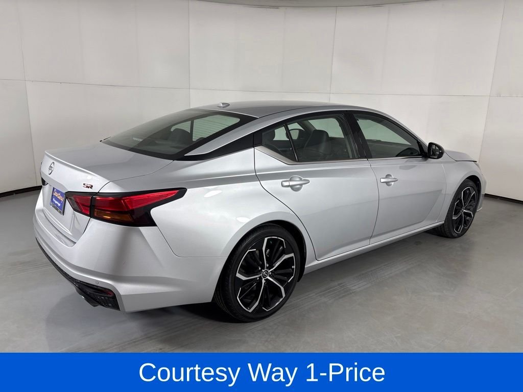 Used 2024 Silver Nissan 2.5 SR image 11