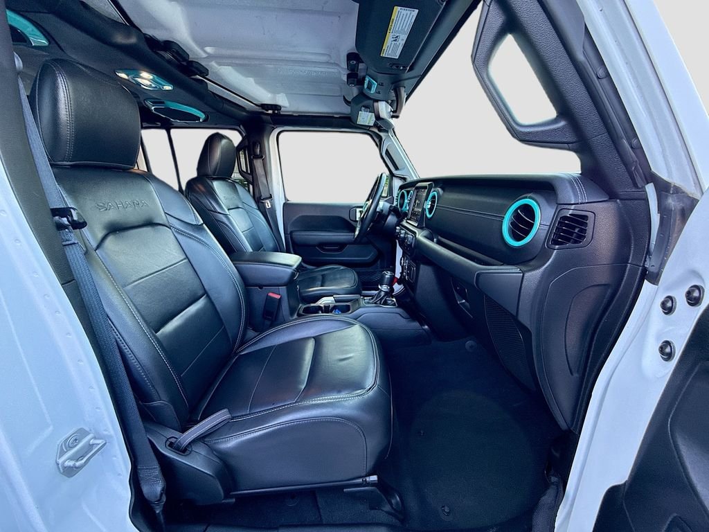 Used 2022 Bright White Clearcoat Jeep Unlimited Sahara image 28