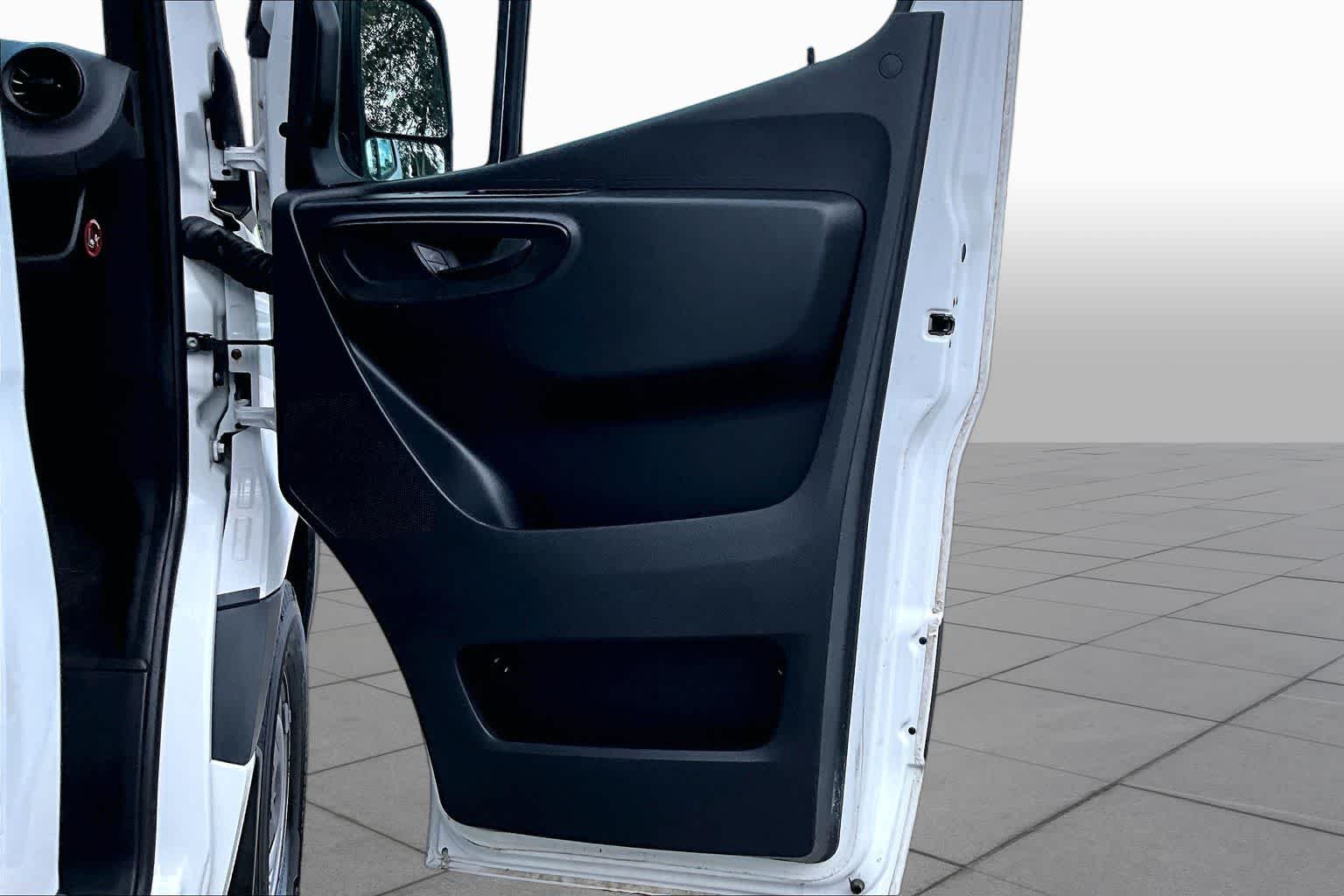 Used 2020 Arctic White Mercedes-Benz  image 27