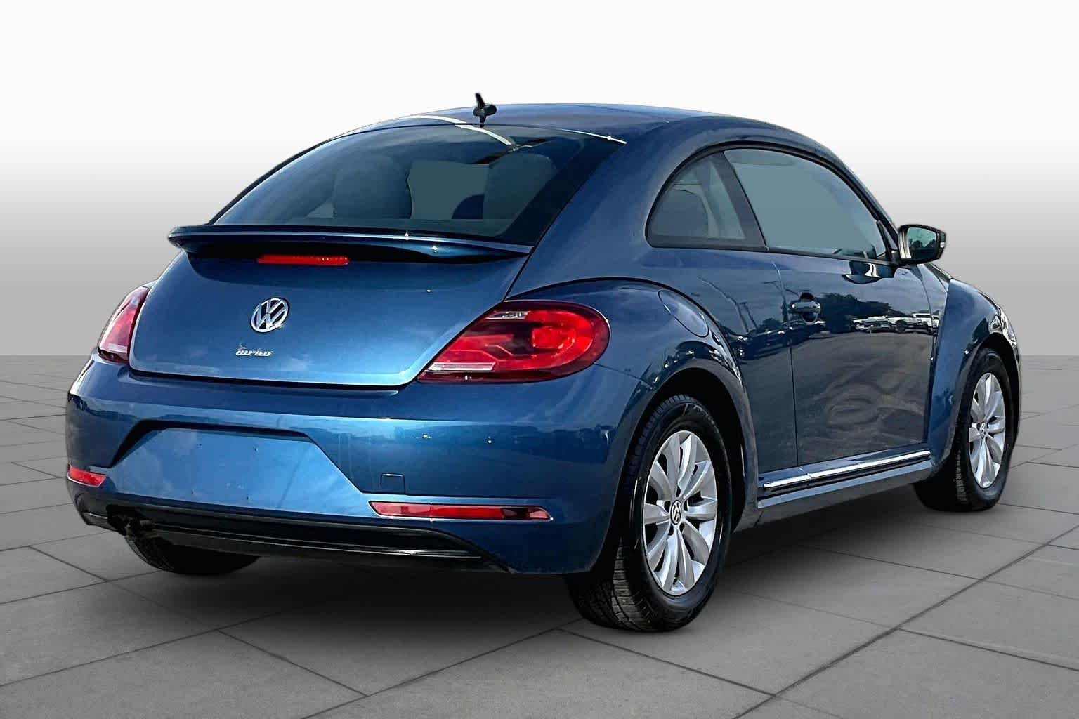 Used 2019 Silk Blue Metallic Volkswagen S image 11