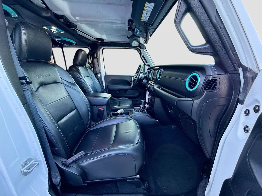 Used 2022 Bright White Clearcoat Jeep Unlimited Sahara image 28