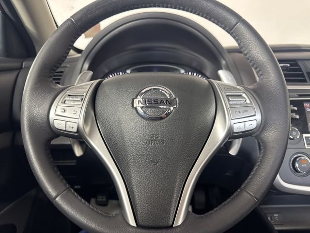 Used 2017 Red Nissan 2.5 SR image 17