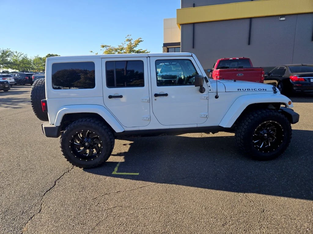 Used 2015 White Jeep Unlimited Rubicon image 7