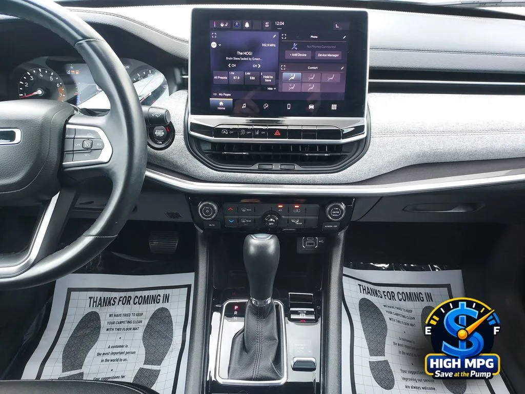 Used 2022 Gray Jeep Latitude Lux image 13
