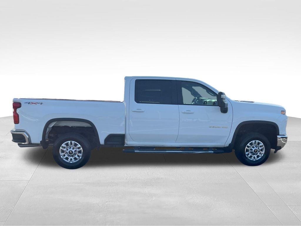 Used 2025 White Chevrolet LT image 6