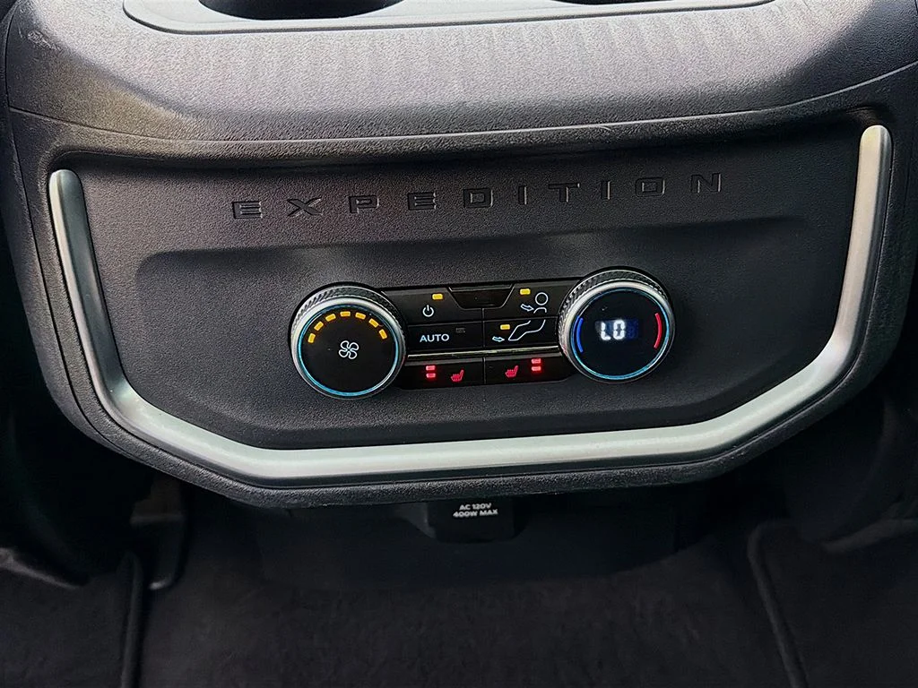 Used 2025 Space Silver Ford Platinum image 31