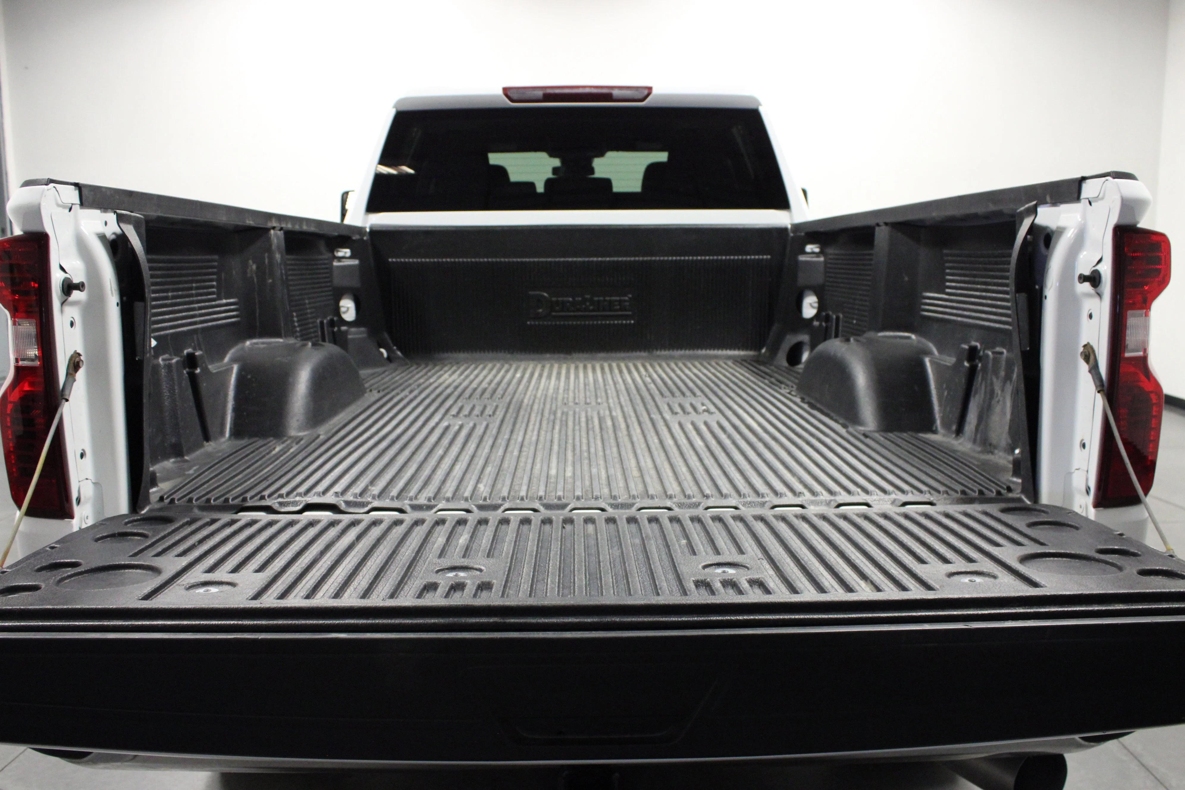 Used 2025 Summit White Chevrolet LT image 14
