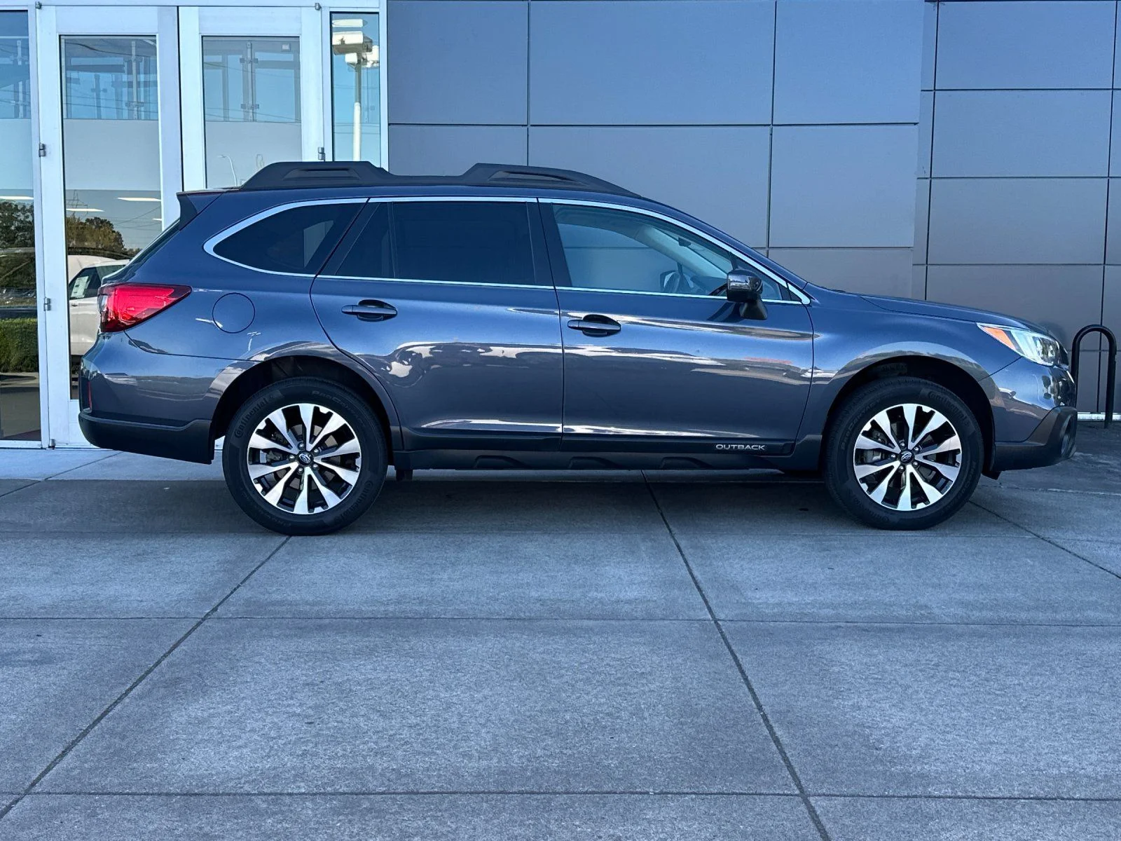 Used 2017 Carbide Gray Metallic Subaru 2.5i image 2