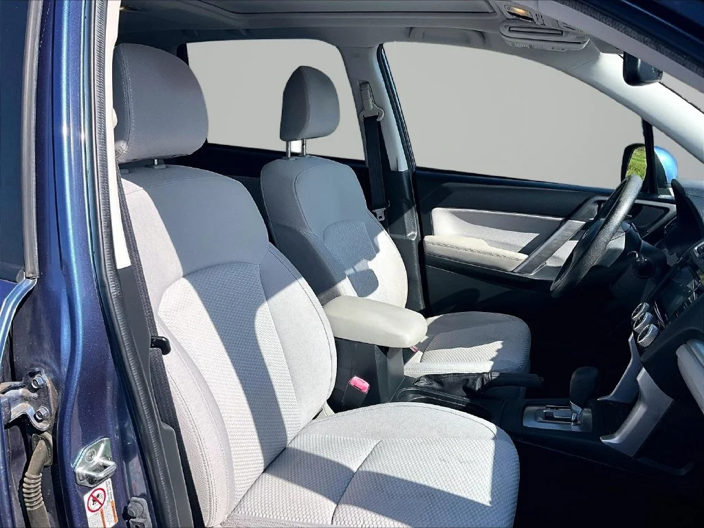 Used 2016 Blue Subaru 2.5i Premium image 7