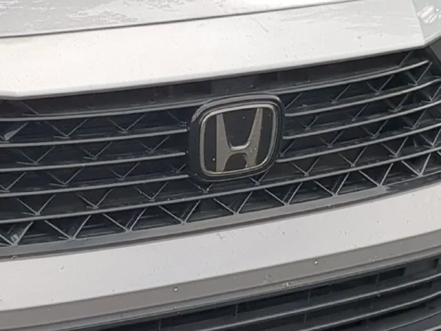 Used 2025 Solar Silver Metallic Honda LX image 5