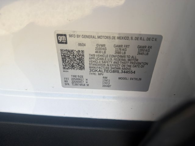 Used 2024 White GMC SLE image 9