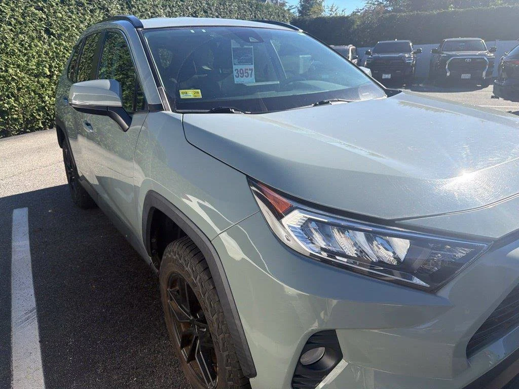Used 2020 Lunar Toyota XLE image 8