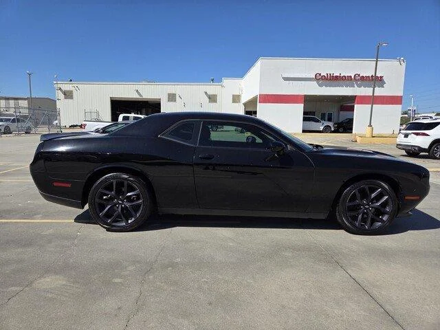 Used 2019 Pitch Black Clearcoat Dodge SXT image 6