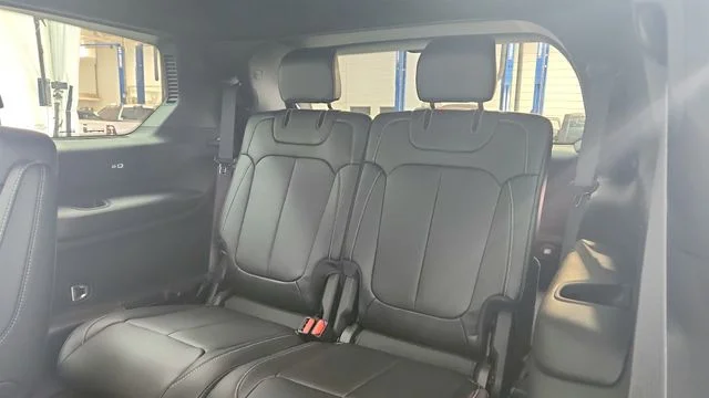 New 2026 Bright White Clear-Coat Exterior Paint Jeep Limited image 21