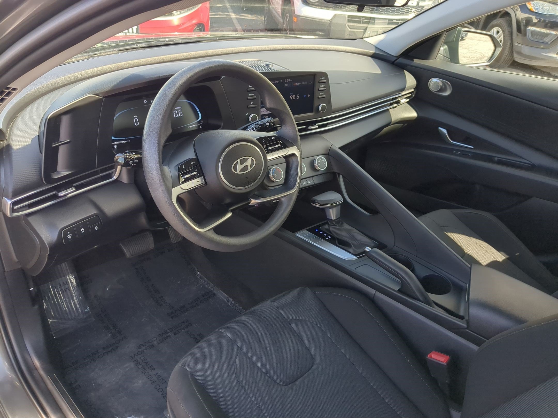 2024 Hyundai Elantra SE - Photo 14