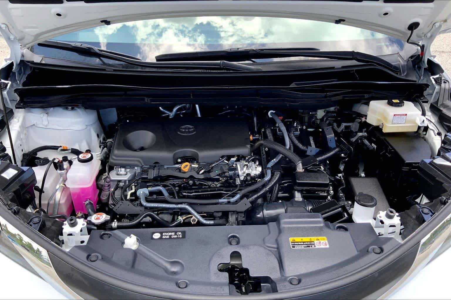 Used 2025 Wind Chill Pearl Toyota XLE image 31