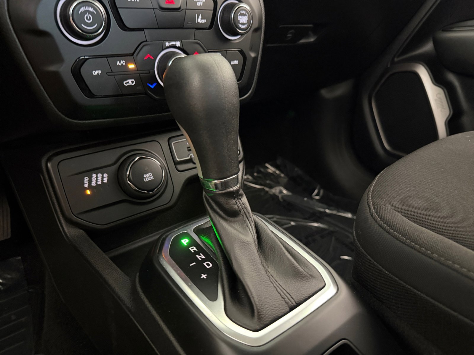 Certified Used 2023 Black Clearcoat Jeep Latitude image 23