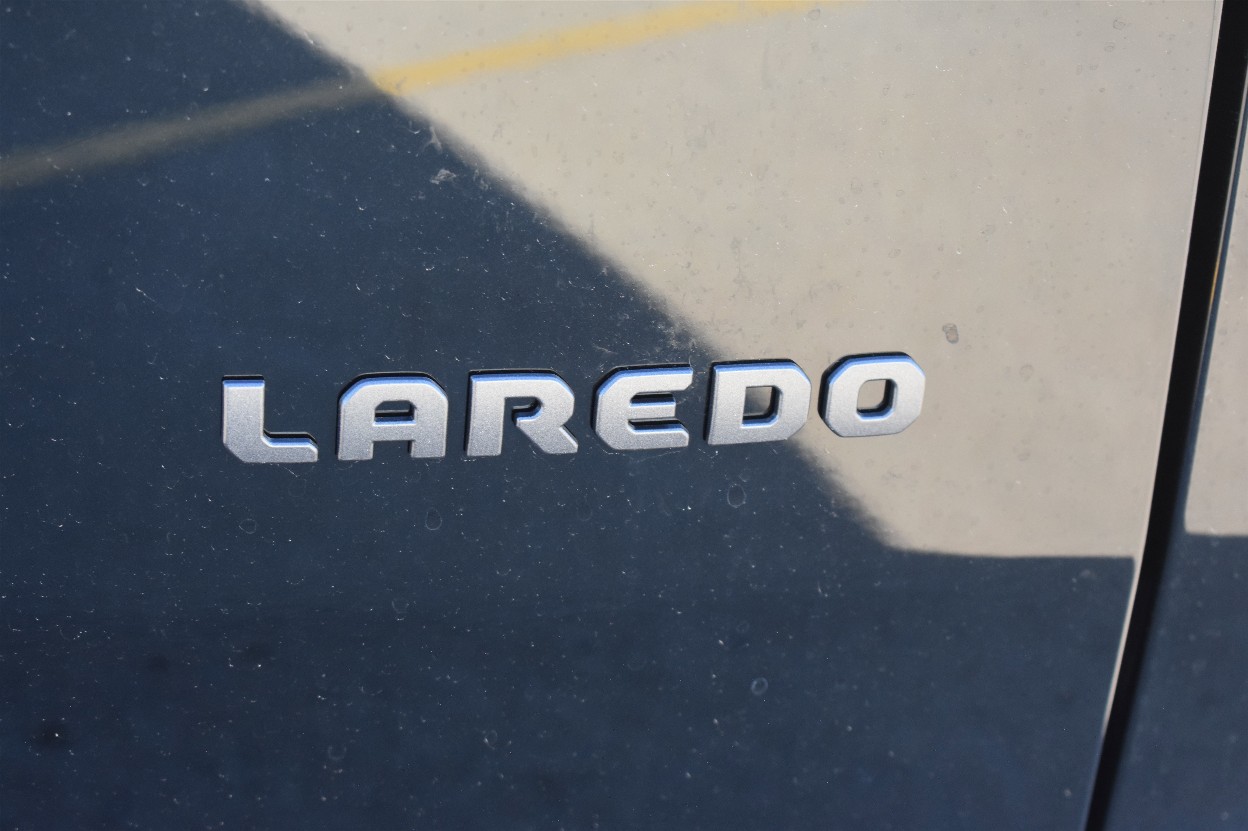 New 2026 Diamond Black Crystal Pearl-Coat Exterior Paint Jeep Laredo image 7