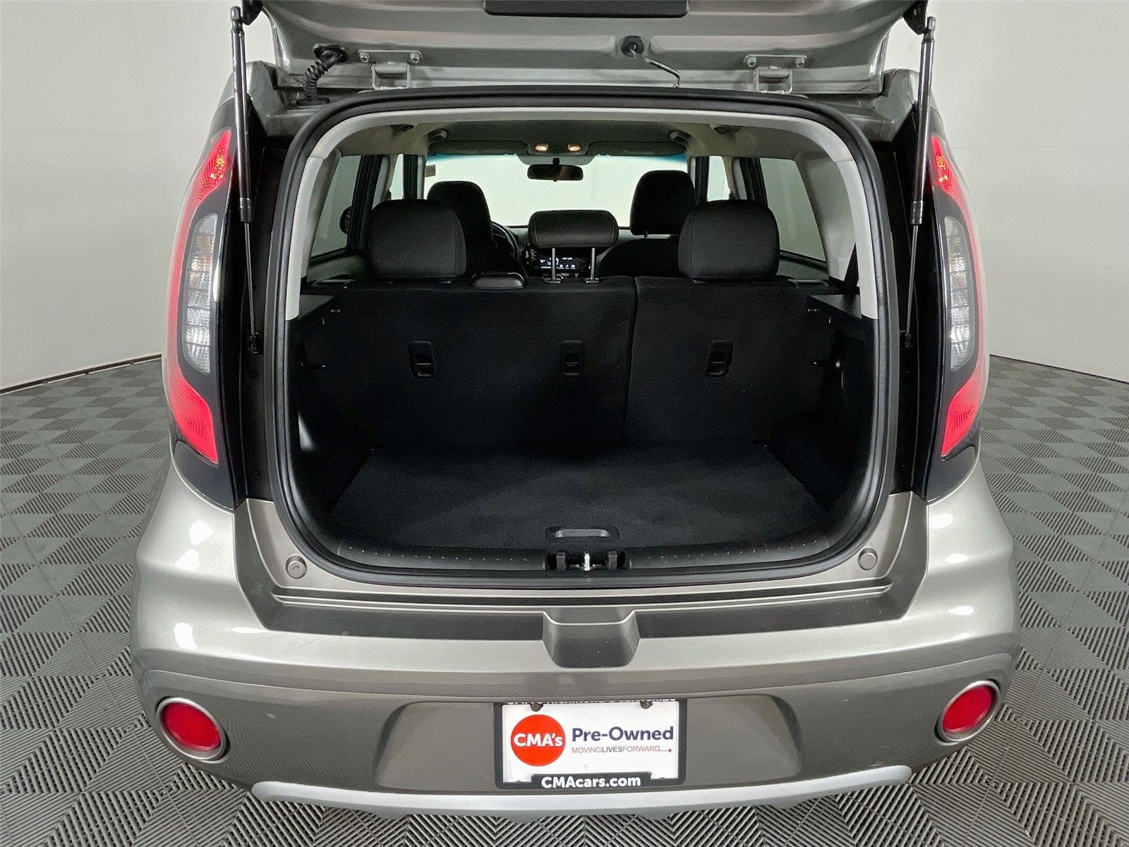 Used 2018 Titanium Gray Kia + image 26