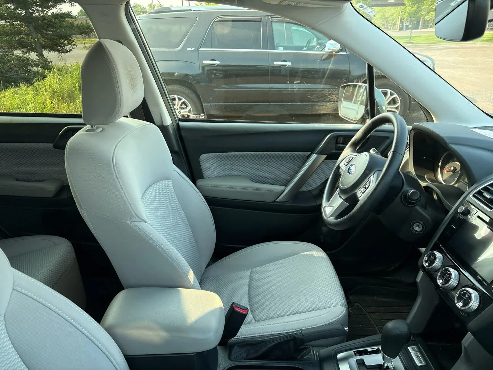 Used 2017 Jasmine Green Metallic Subaru Premium image 9