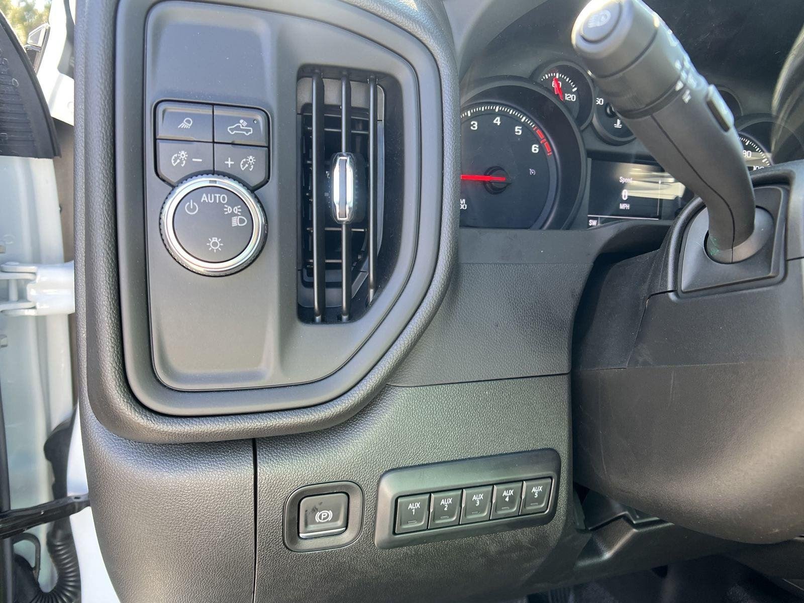 New 2025 Summit White GMC Pro image 25