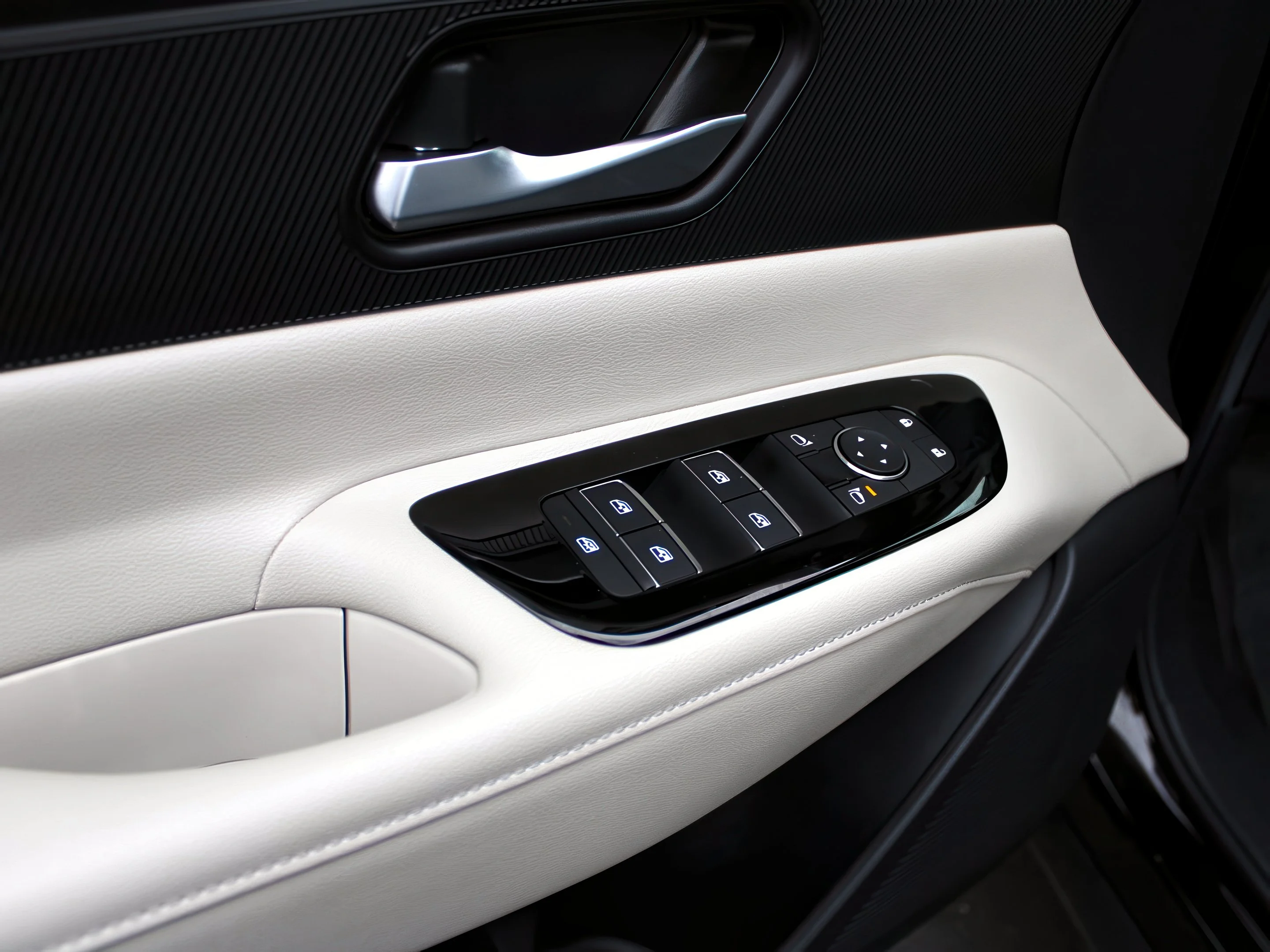 Used 2025 Black Nissan SV image 12