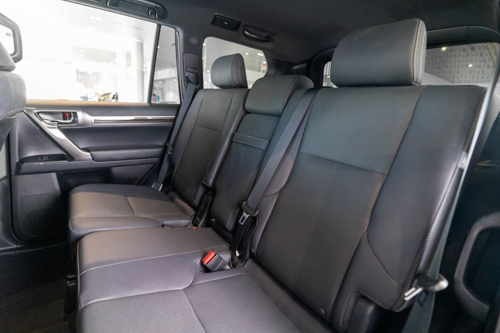 Used 2022 Black Lexus 460 image 33