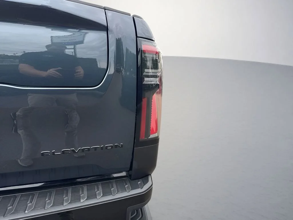 Used 2026 Deep Ocean Metallic GMC Elevation Extended Range image 39