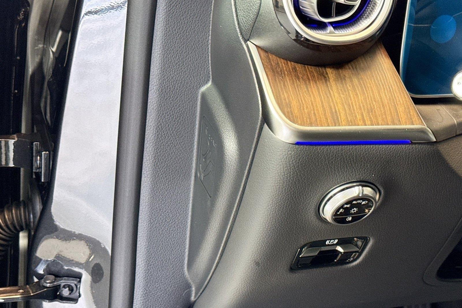 New 2026 Graphite Grey Metallic Mercedes-Benz GLC 300 image 10