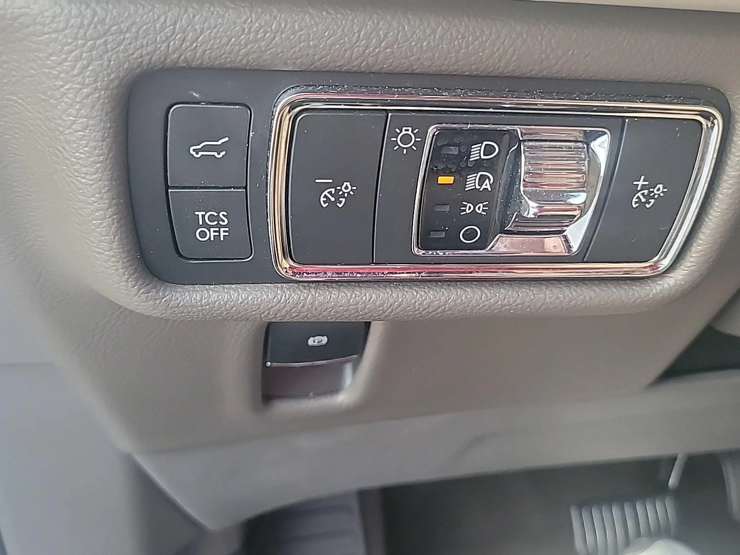 Used 2021 Ceramic Pearl Lincoln Standard image 10