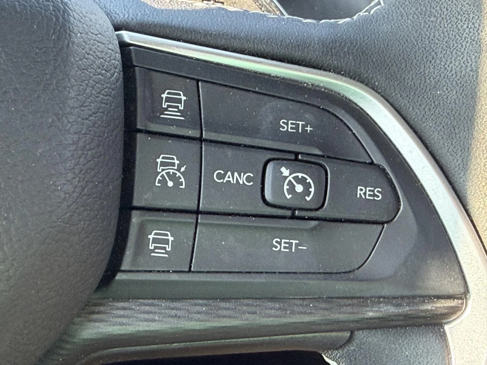 Used 2023 Silver Zynith Jeep Laredo image 10
