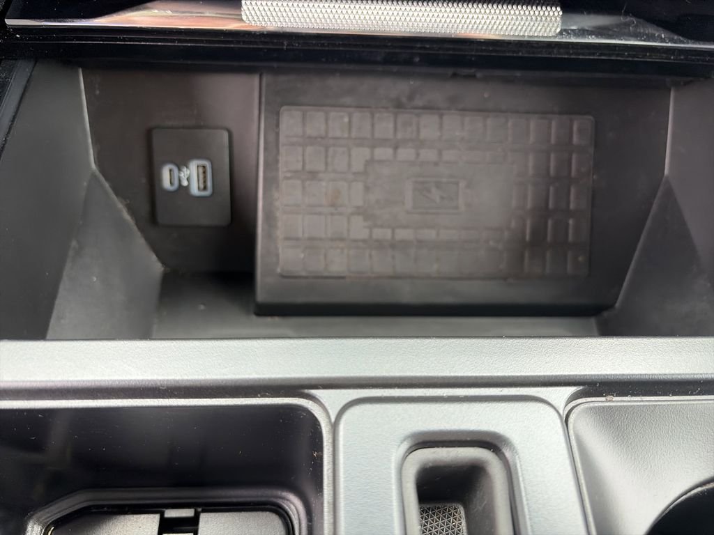 Used 2022 Silver Ford Lariat image 28