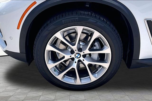 Used 2023 White BMW xDrive40i image 8