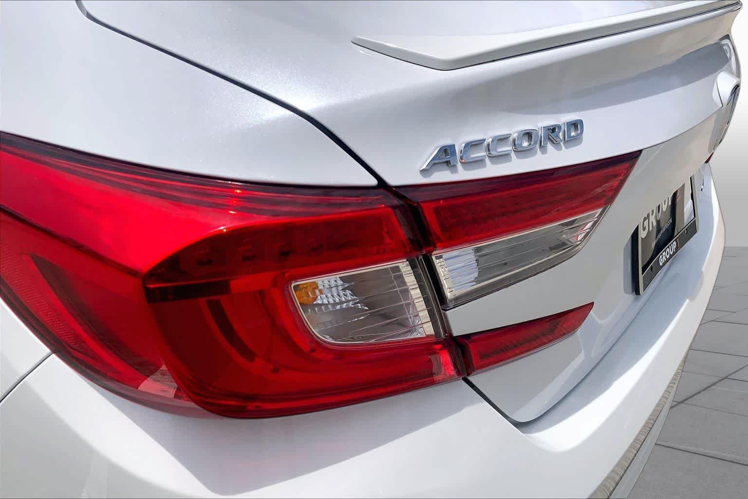 Used 2018 Platinum White Pearl Honda Sport 1.5T image 28