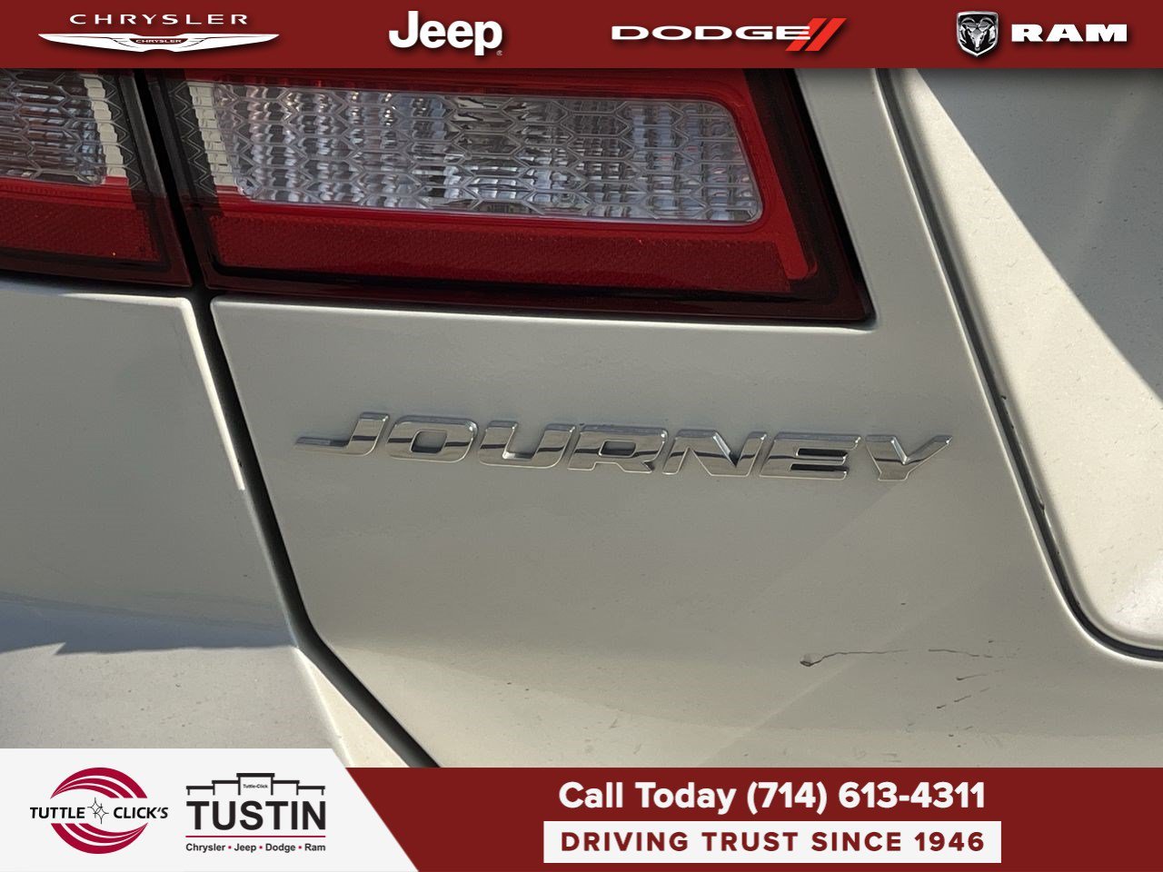 Used 2019 White Noise Tri-Coat Dodge SE image 17