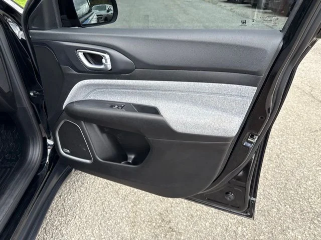 Used 2023 Black Jeep Latitude image 28