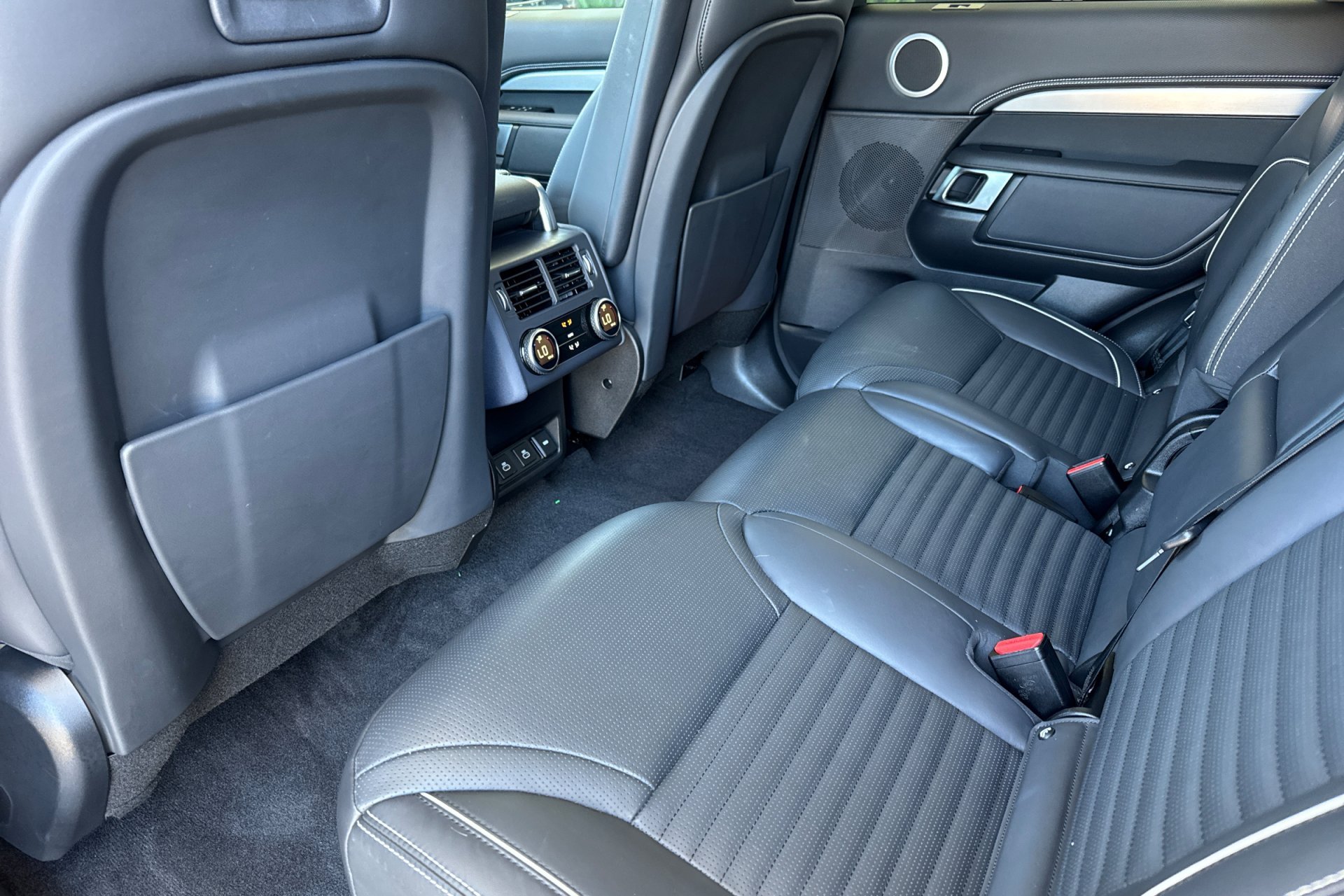 Used 2021 Portofino Blue Metallic Land Rover R-Dynamic S image 4