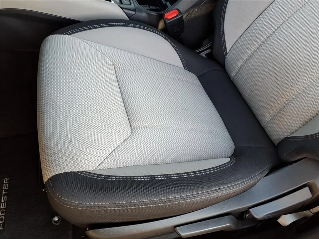 Used 2023 White Subaru  image 4