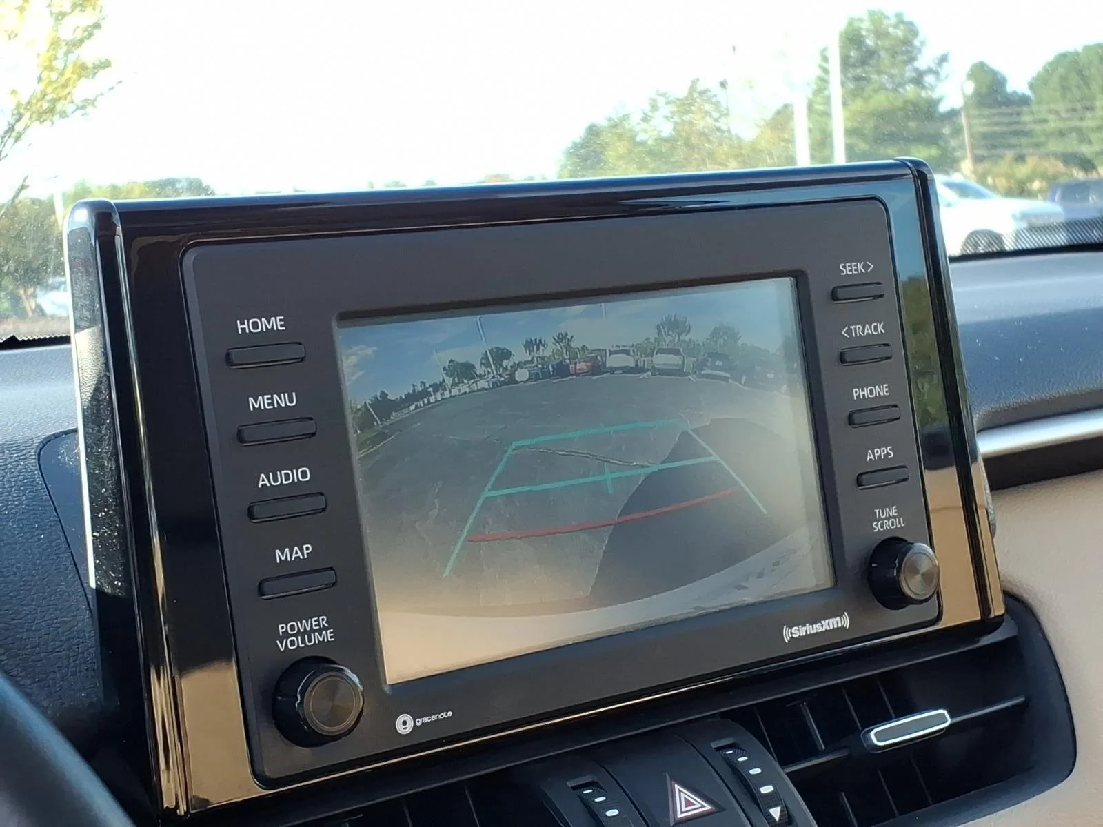 Used 2020 Super White Toyota XLE Premium image 4