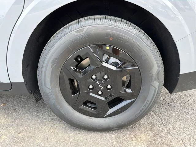 2027 Kia Carnival LX - Photo 26