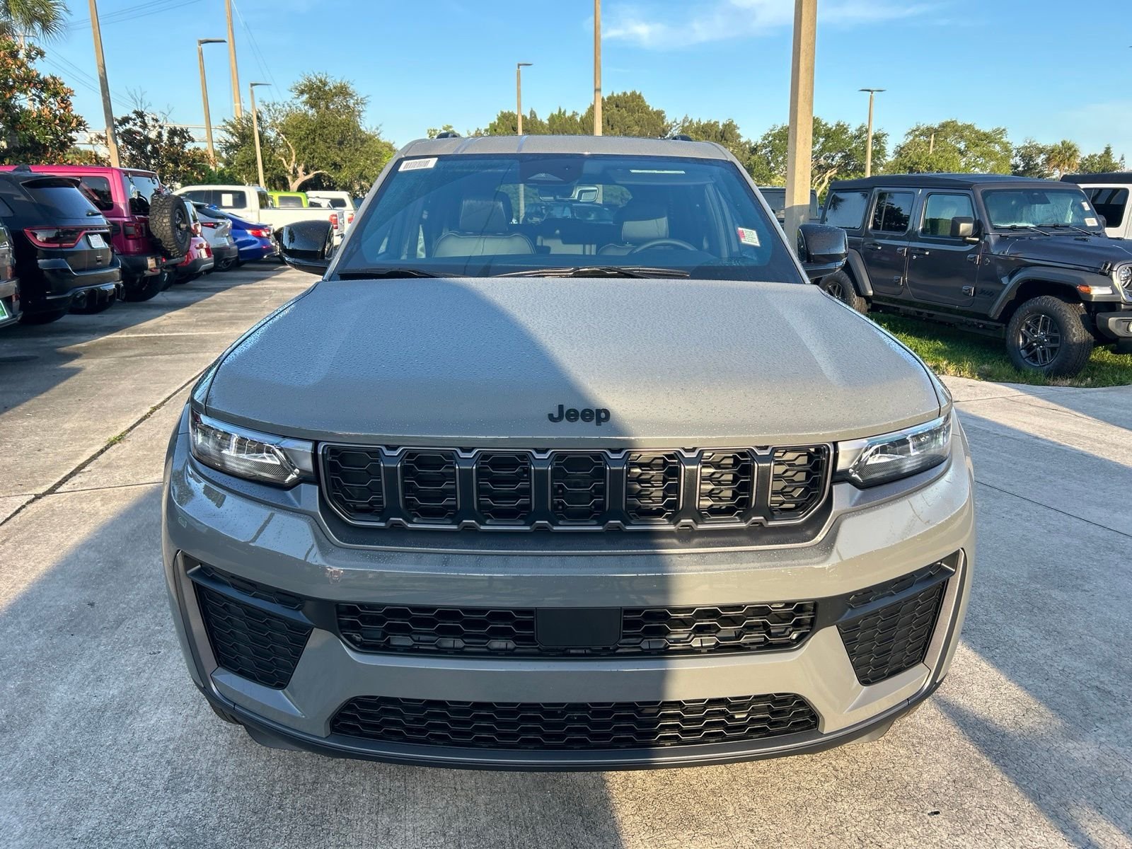 New 2027 Sting-Gray Clear-Coat Paint Jeep Laredo Altitude image 8