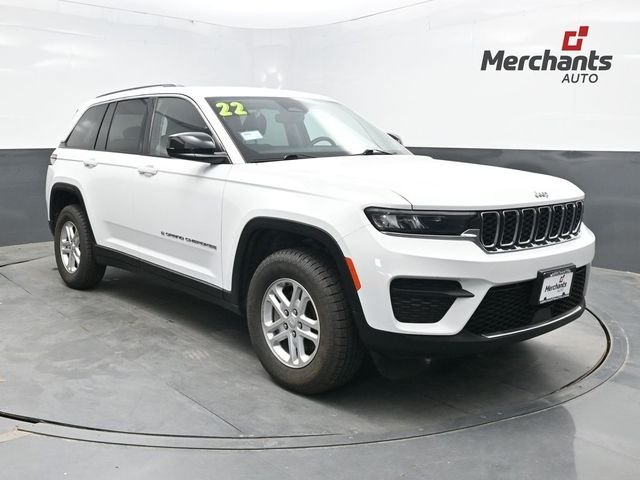 Used 2022 White Jeep Laredo image 1