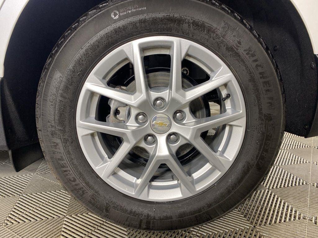 Used 2024 Pearl Chevrolet LT image 11