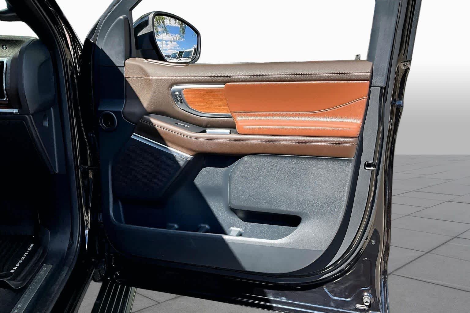 Used 2025 Agate Black Ford King Ranch image 21