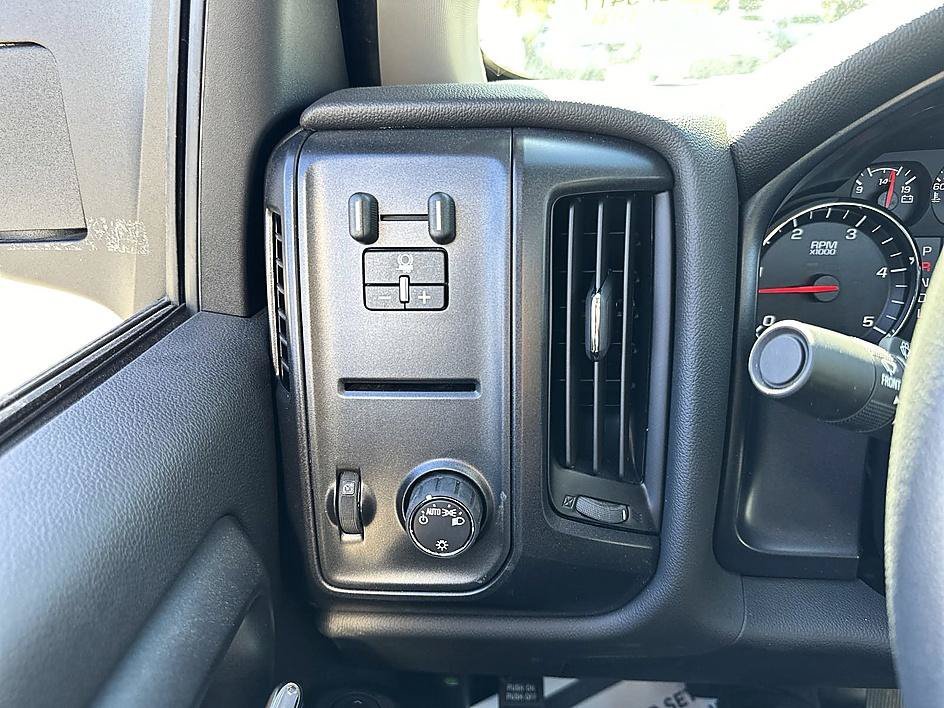 New 2023 Summit White Chevrolet Work Truck image 18