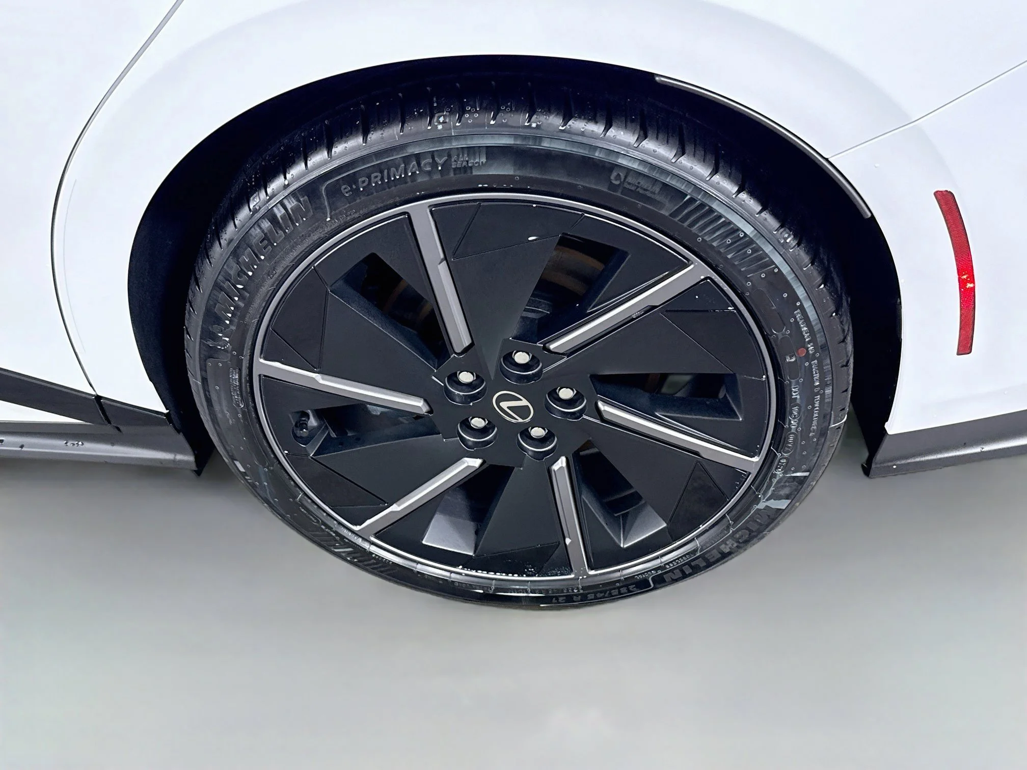 New 2026 Ultra White Lexus ES 500e PREMIUM AWD image 29