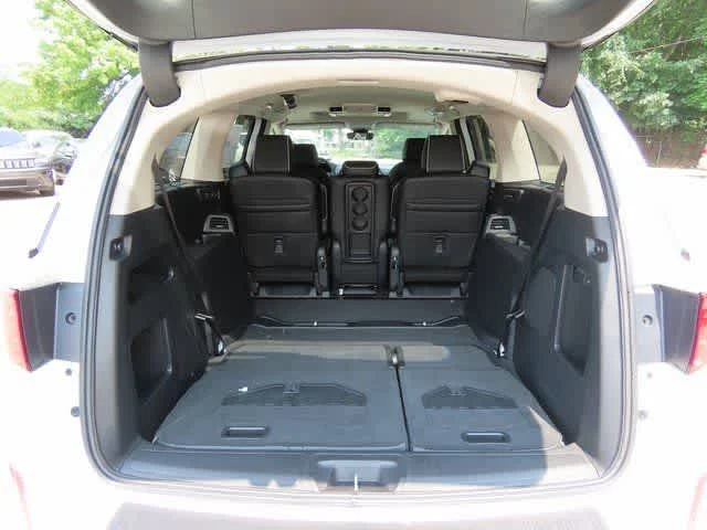 New 2026 Platinum White Pearl Honda Touring image 11