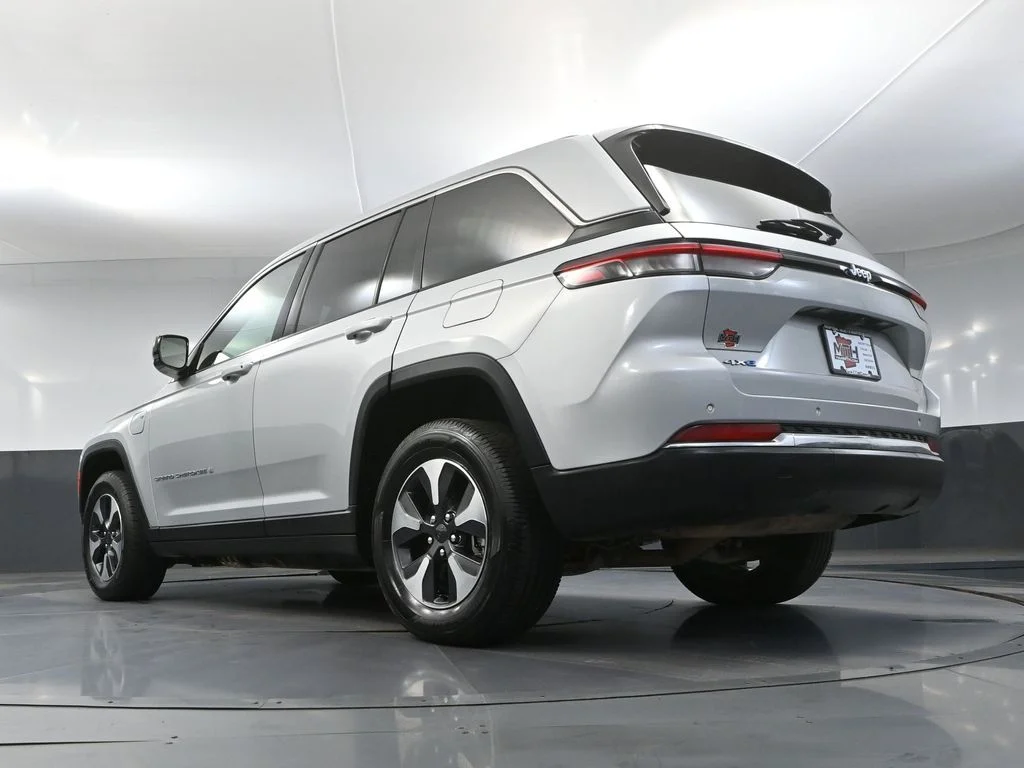Used 2024 Silver Jeep 4xe image 47