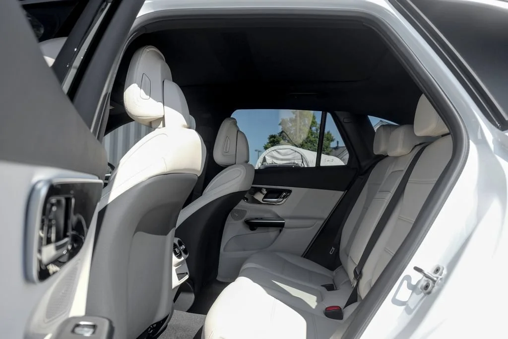 New 2027 Polar White Mercedes-Benz GLC 300 image 50